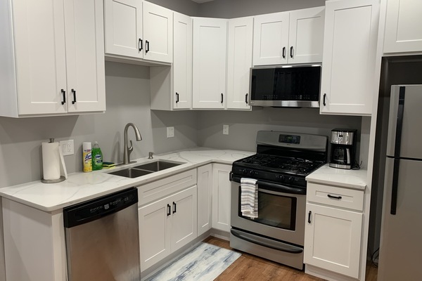 KĂŒhlschrank, Mikrowelle, Ofen, Herdplatte