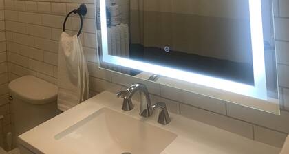 Continental travelers suite!! Spacious apartment, 5 minutes from Dorney Park !!