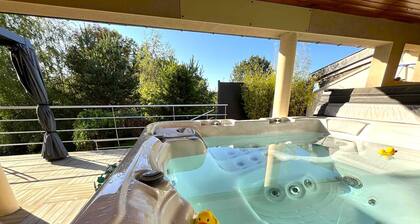 "La Loupiote - Gîte Éclairé" Maison de Village Proche Nancy Avec Grand Jacuzzi !