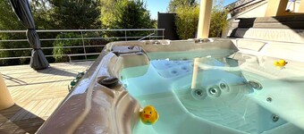 "La Loupiote - Gîte Éclairé" Maison de Village Proche Nancy Avec Grand Jacuzzi !
