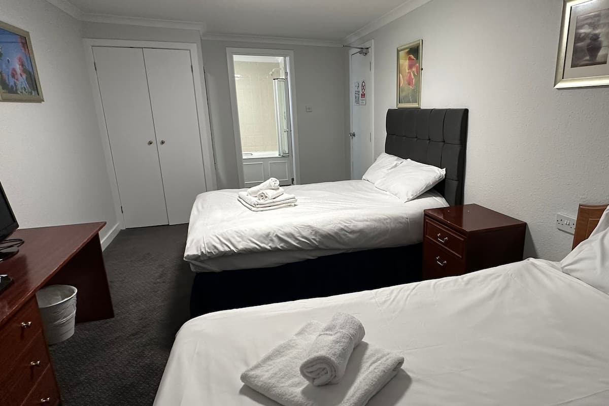 Twin Room, Ensuite