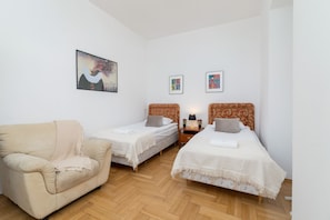 1 bedroom, bed sheets
