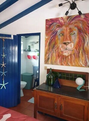 Interior - Sondela Self Catering Cottages.
Cosy, quaint chalet, 10 meters from the pool. (Venda Nova, São Martinho do Porto)