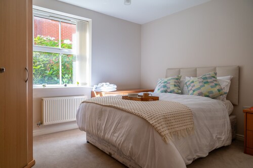 Spacious Apartment, Near to NEC and City Centre. 
