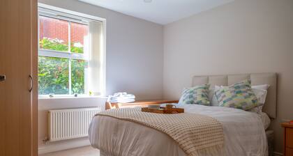 Spacious Apartment, Near to NEC and City Centre.