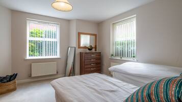 2 bedrooms, iron/ironing board, free WiFi, bed sheets