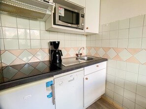 Fridge, oven, dishwasher