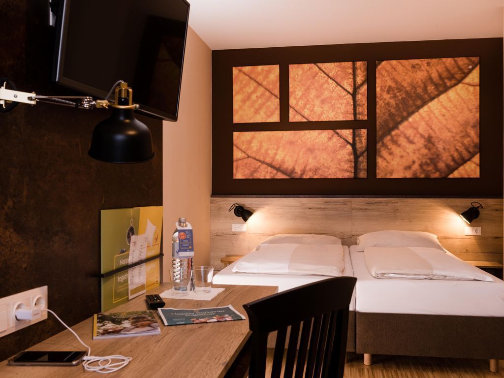 Vierbettzimmer Mit Dusche, Wc - Jufa Hotel Fürstenfeld ***S - Bad Blumau