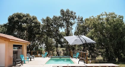 Cocon bord de lac, 11 personnes, piscine, billard