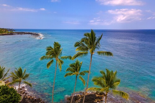 HOKU'EA HALE  Oceanfront Private Home with Hot Tub