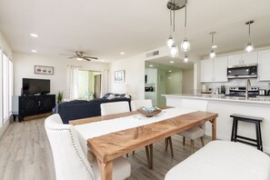 Dining - First-Floor Waterfront Condo | Boat Slip & Trailer Parking (Corpus Christi)