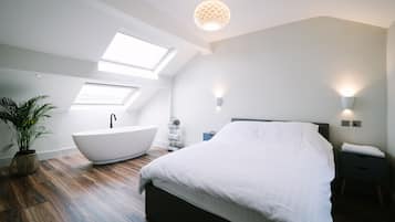 3 bedrooms, iron/ironing board, travel crib, WiFi