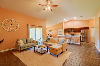 Sunshine Home Near Mets Stadium! 4 Bedroom Home by Redawning