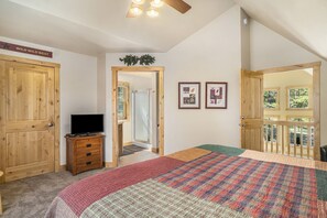 2 bedrooms, laptop workspace, iron/ironing board, free WiFi