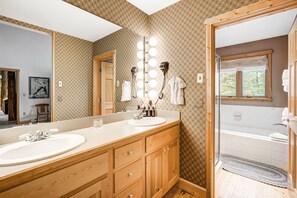 Condo, 5 habitaciones | Baño | Toallas y shampoo
