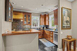 Casa, 2 habitaciones | Cocina privada | Frigorífico, horno, cafetera o tetera y tostadora