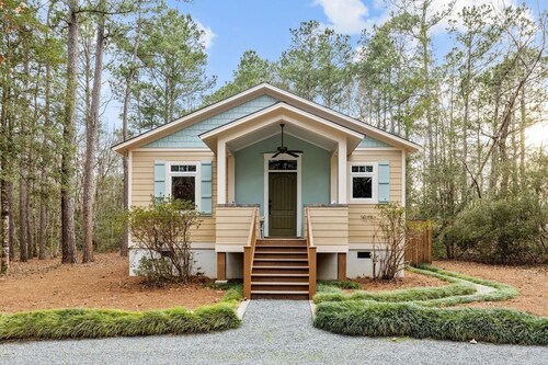 The Marsh House 2 Bedroom Home by RedAwning