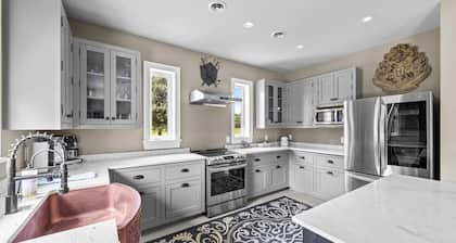 The Field House 2 Bedroom Home by RedAwning