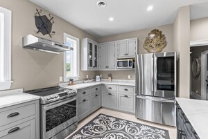 House, 3 Bedrooms | Private kitchen | Fridge, oven, coffee/tea maker, toaster