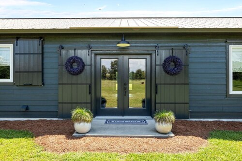 The Field House 2 Bedroom Home by RedAwning