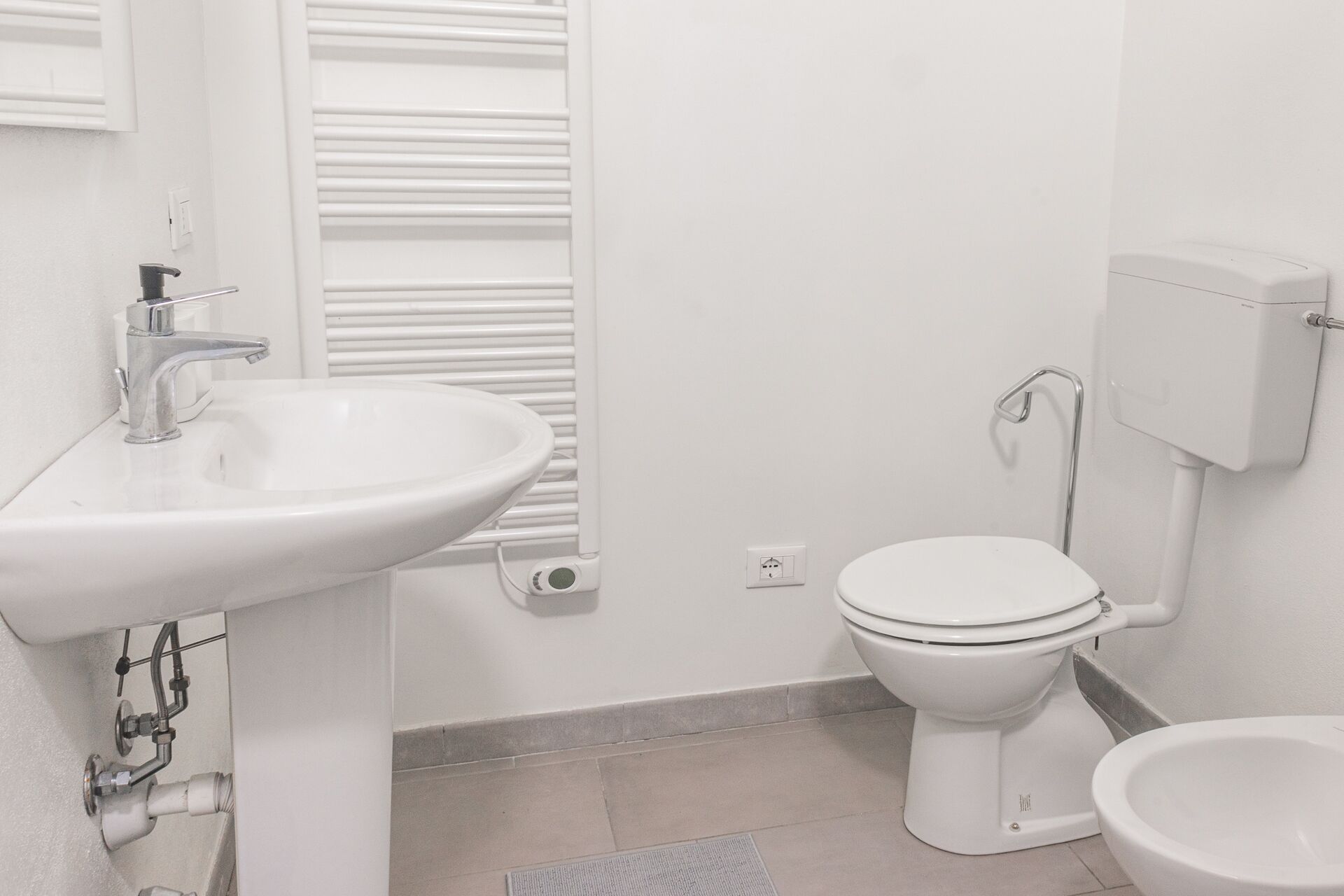 Dusche, Haartrockner, Bidet, Handtücher