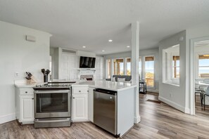 Hus, 4 soverom | Eget kjøkken | Kjøleskap, ovn, oppvaskmaskin og kaffetrakter/tekoker