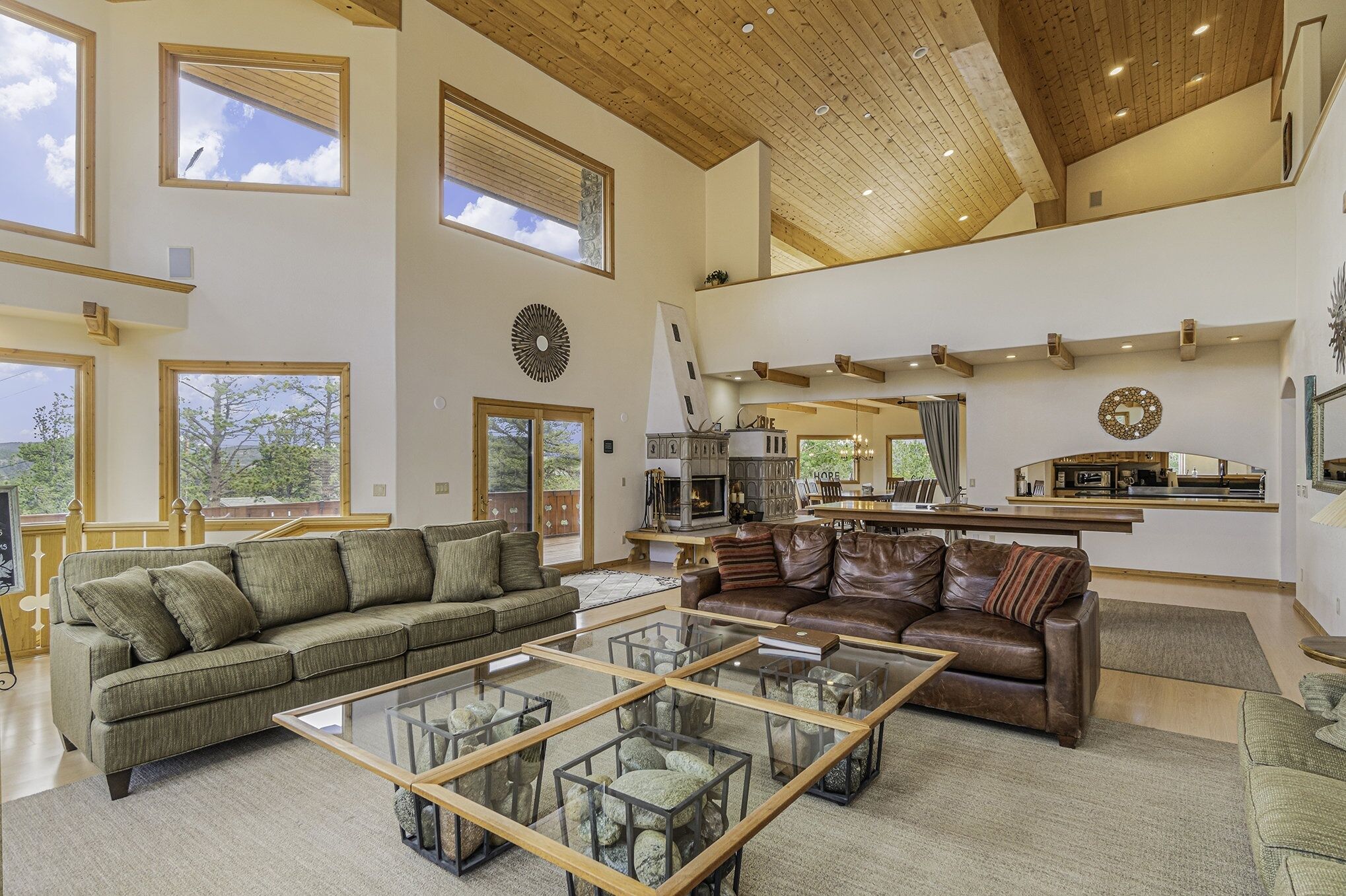 House, 6 Bedrooms | Living area | Smart TV