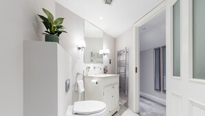 Bathroom - Albert Rooms (Dublin)