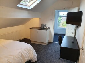 1 bedroom, desk, WiFi - Deluxe Double Room With Ensuite7 (Moldgreen)