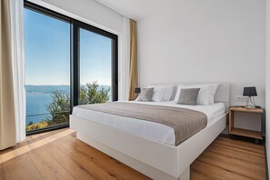 4 habitaciones, tabla de planchar con plancha, wifi y ropa de cama