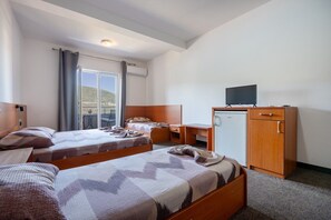 WiFi, bed sheets - Quadruple Room with Sea View (Neum)