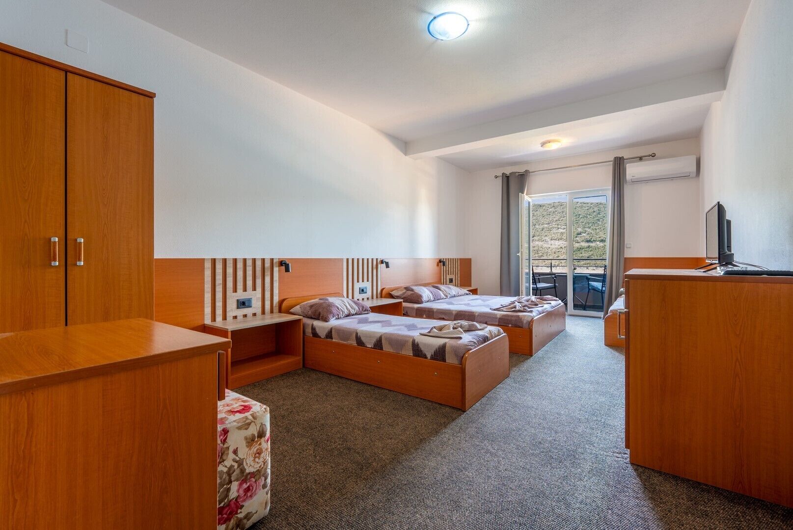 WiFi, bed sheets