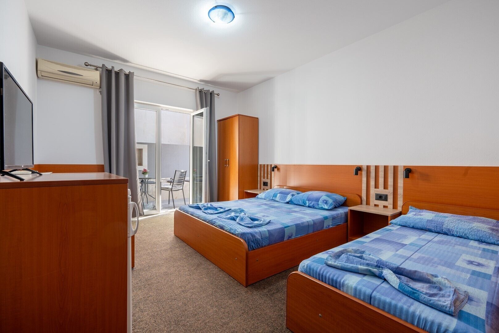 WiFi, bed sheets