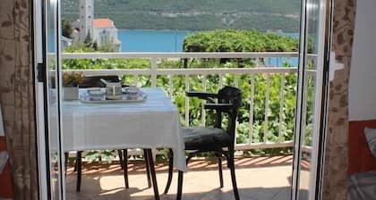 Apartmani Kata / Studio apartment 2 with Sea view