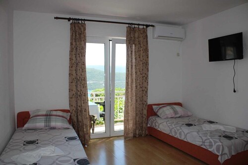 Apartmani Kata / Studio apartment 2 with Sea view