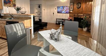 The Sunset 2-bedroom apartment near COS Airport