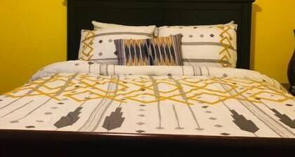 The Sunset 2-bedroom apartment near COS Airport