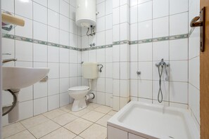 Douche, serviettes fournies