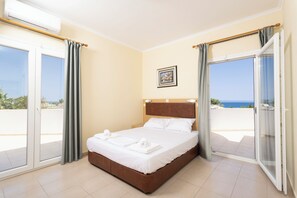Desk, iron/ironing board, free WiFi, bed sheets - Villa Helga Exotic (Kassandra)