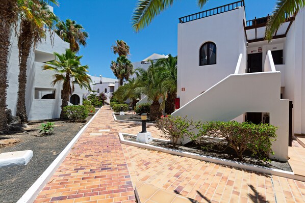 المنطقة المحيطة بالمنشأة