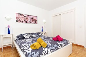 Free WiFi, bed sheets