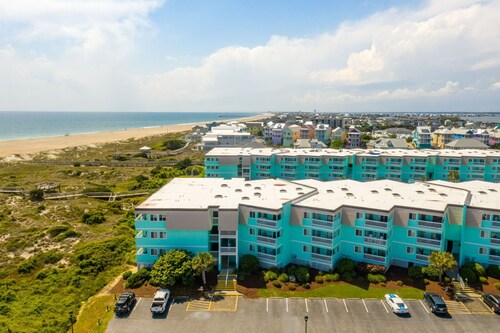 Happy Waves-Oceanfront Condo! Sleeps 7! Tons of amenities!