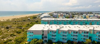 Happy Waves-Oceanfront Condo! Sleeps 7! Tons of amenities!