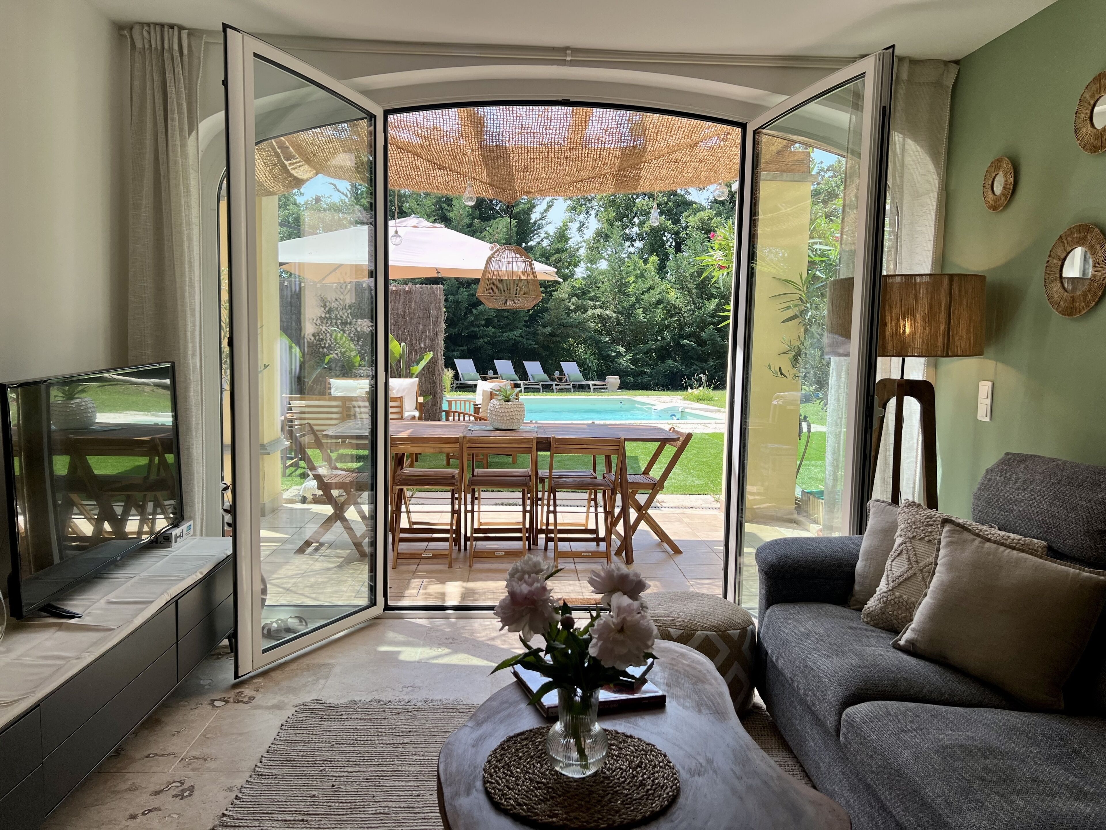 Una Smart TV, libros