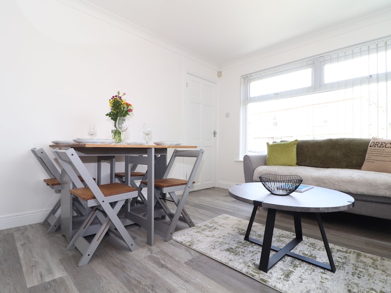 Apple Tree Bungalow, Pet Friendly, With A Garden In Lanner - Redruth