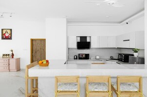 Refrigerador, microondas, horno, lavavajillas