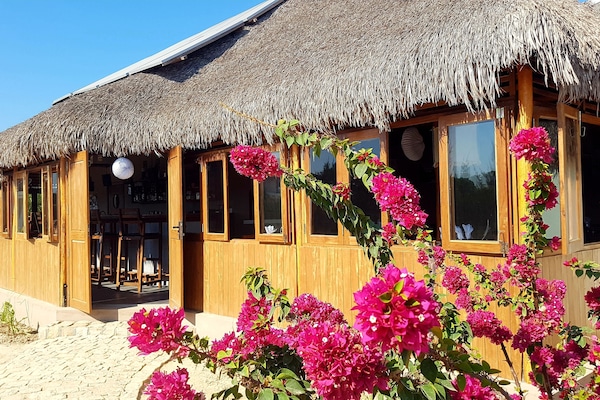 Breakfast, lunch, dinner served; garden views