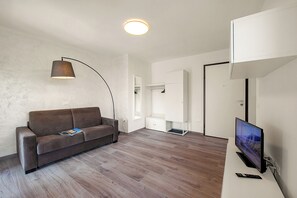 21-吋智慧型電視，提供有線頻道