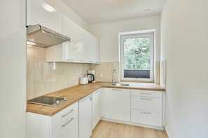 Appartement Prestige | Cuisine privée | Réfrigérateur, surface de cuisson, bouilloire électrique, grille-pain