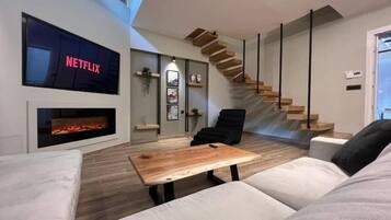 Apartment | 2 bedrooms, desk, Internet